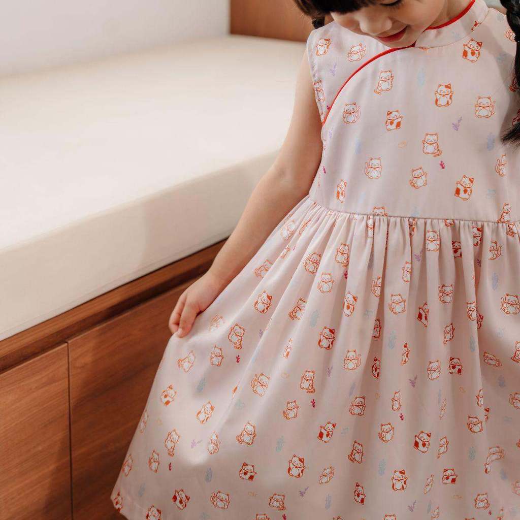 Not Too Big Fortune Neko Dress